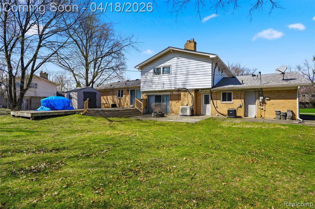 5585 Castleton Drive, West Bloomfield, MI — Photo 21