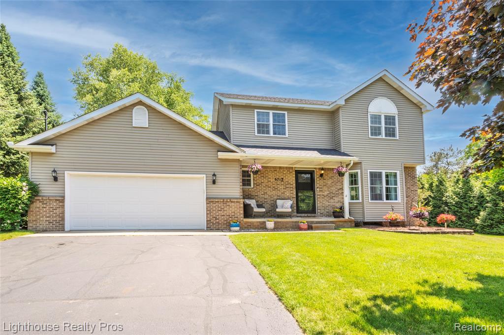 6713 Cheddar Valley Drive, Brighton, MI 48116 — front exterior