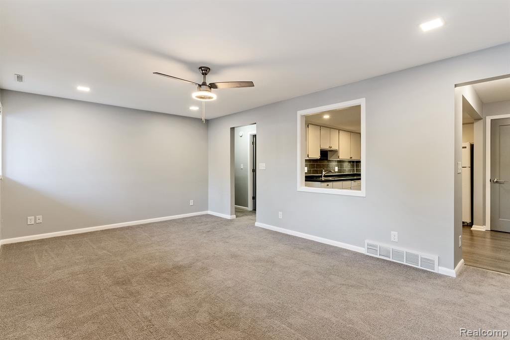 5965 W MICHIGAN Avenue, 16, Saginaw, MI 48638 — Photo 13