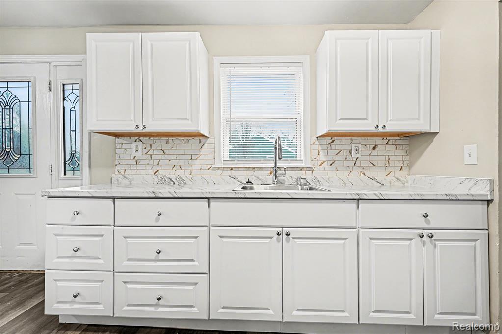 22570 Tulane Avenue, Farmington, MI 48336 — Photo 8