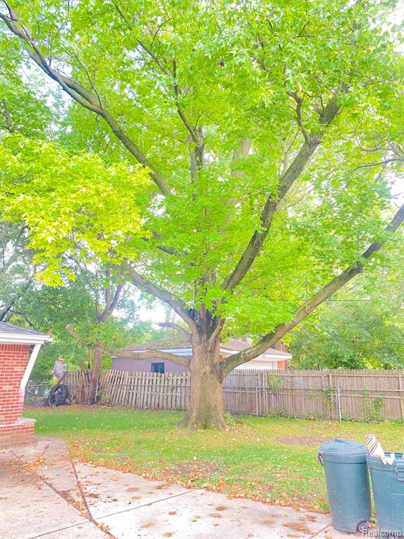 7762 Grayfield Street, Dearborn Heights, MI 48127 — Photo 21
