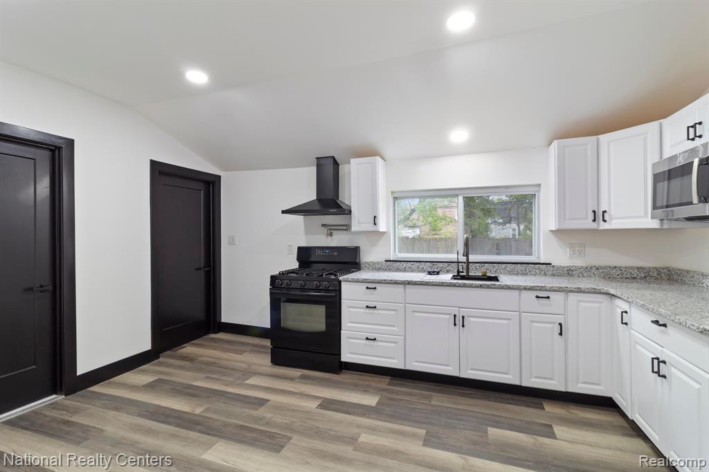 19178 SHERWOOD Street, Detroit, MI 48234 — Photo 8