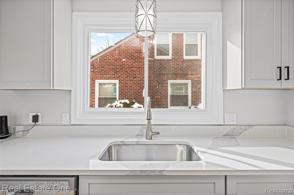 13344 Hart Avenue, Huntington Woods, MI — Photo 19