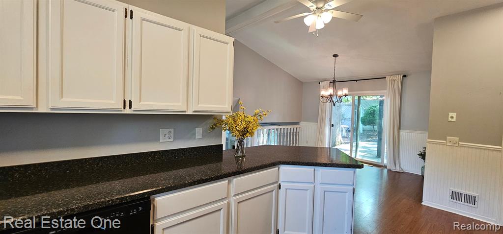 961 Abbey Lane, Milford, MI 48381 — Photo 6