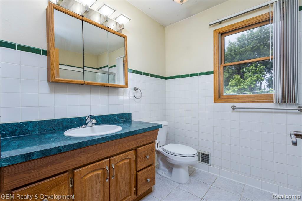422 Clinton Street, Wyandotte, MI 48192 — Photo 24