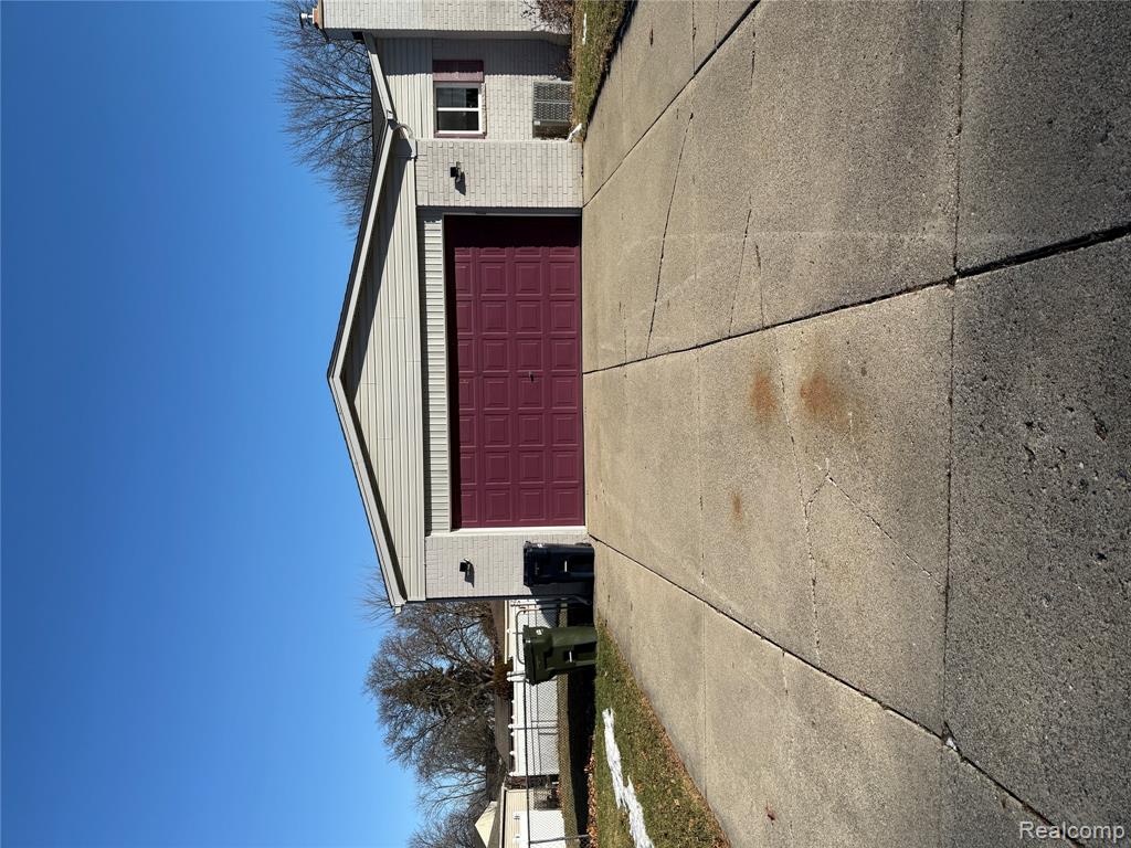 41229 N Central Drive, Sterling Heights, MI 48313 — Photo 2