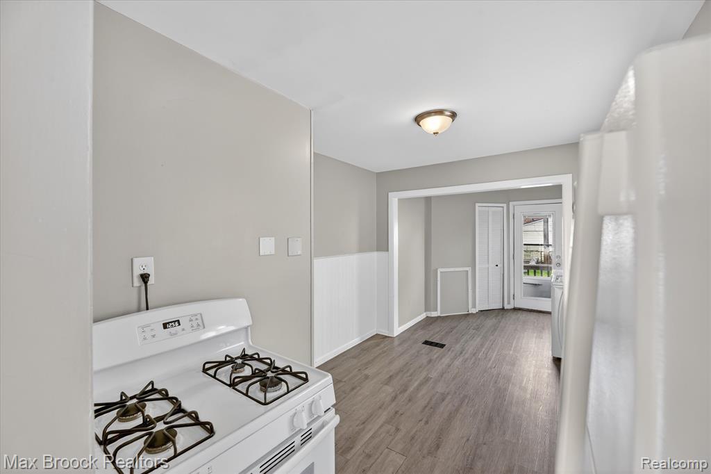 23448 Easterling Avenue, Hazel Park, MI 48030 — Photo 14
