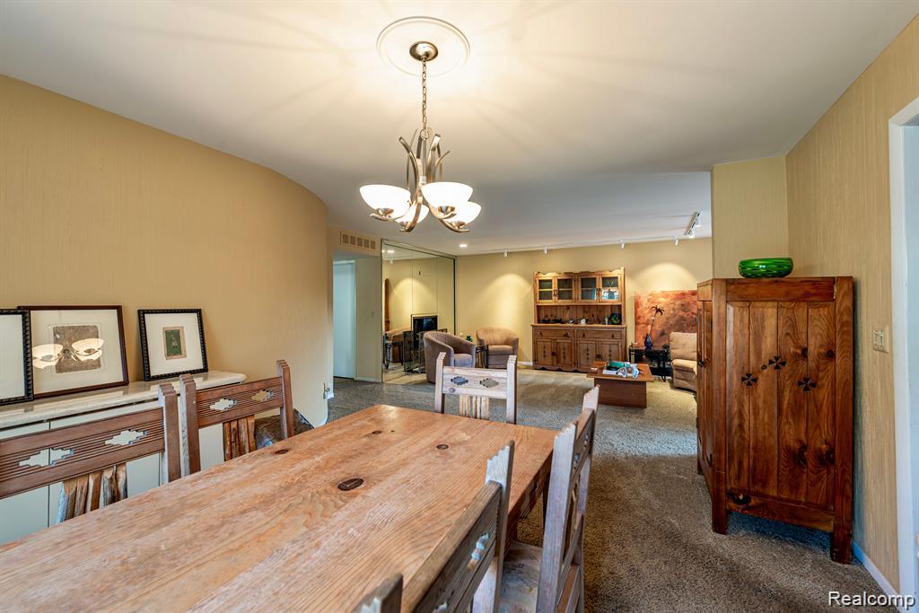 4426 Knightsbridge Lane, West Bloomfield, MI 48323 — Photo 17