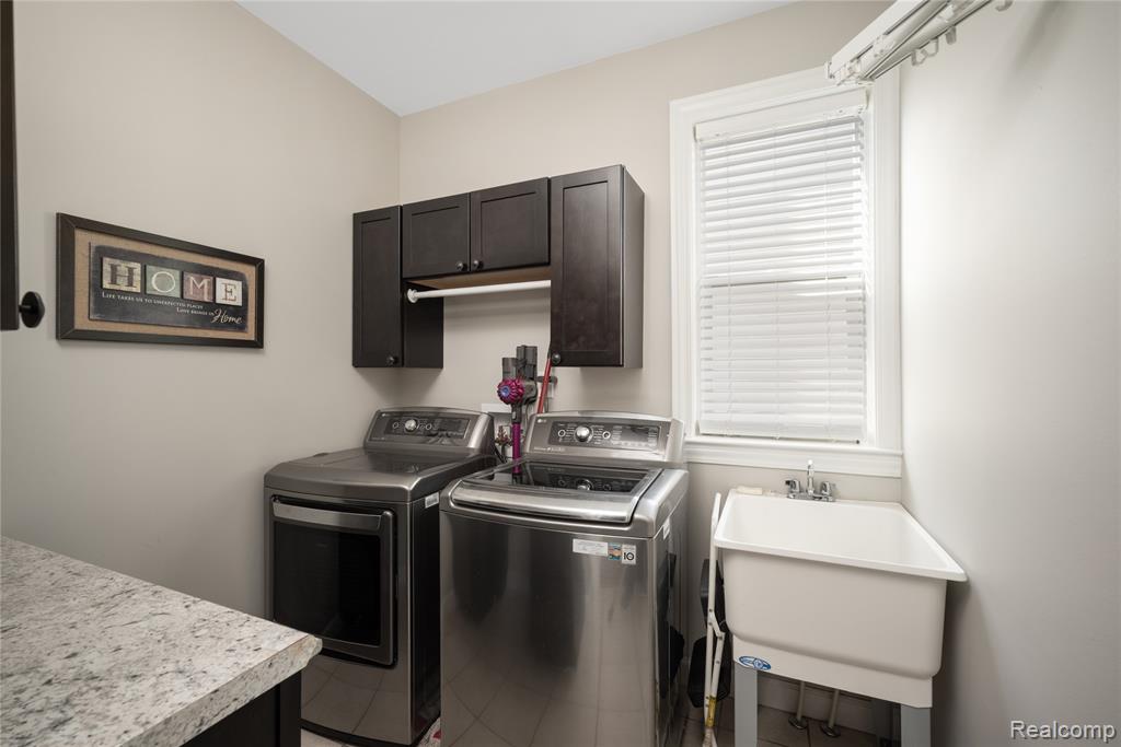 529 Napa Valley Drive, Milford, MI 48381 — Photo 13