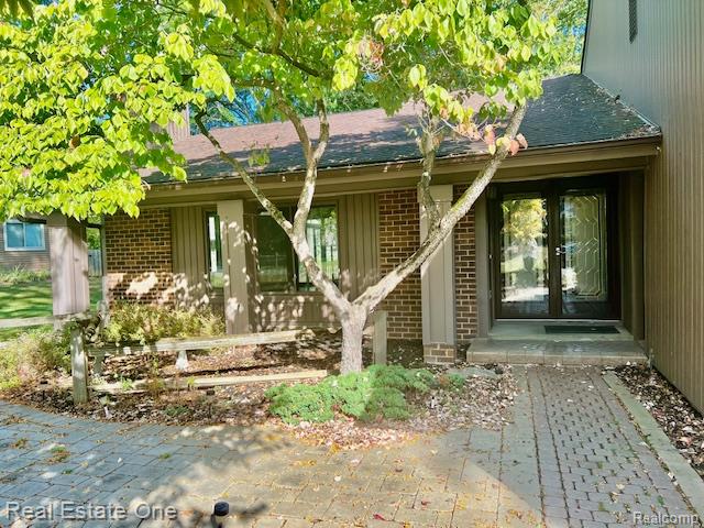 5647 Perrytown Drive, West Bloomfield, MI — Photo 2
