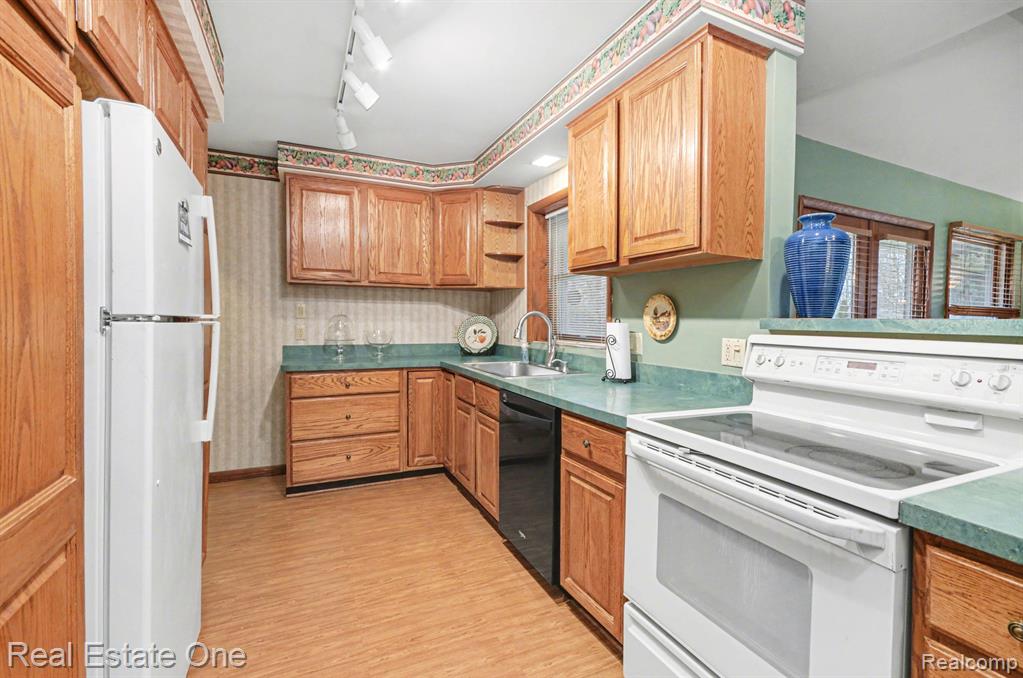 8887 Morrison Avenue, Plymouth, MI 48170 — Photo 17