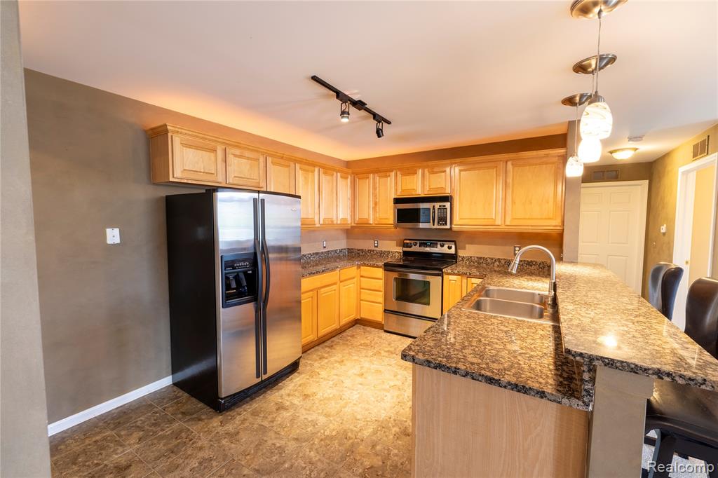 5674 Acorn Lane, Sterling Heights, MI 48314 — Photo 4