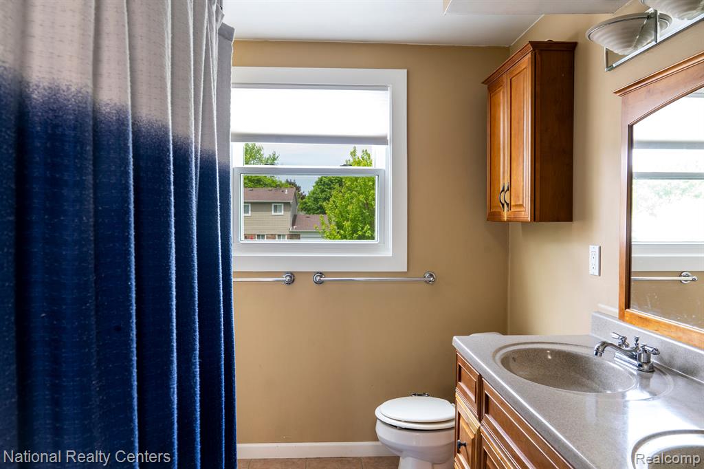 42438 SOMERSET Court, Canton, MI 48187 — Photo 17
