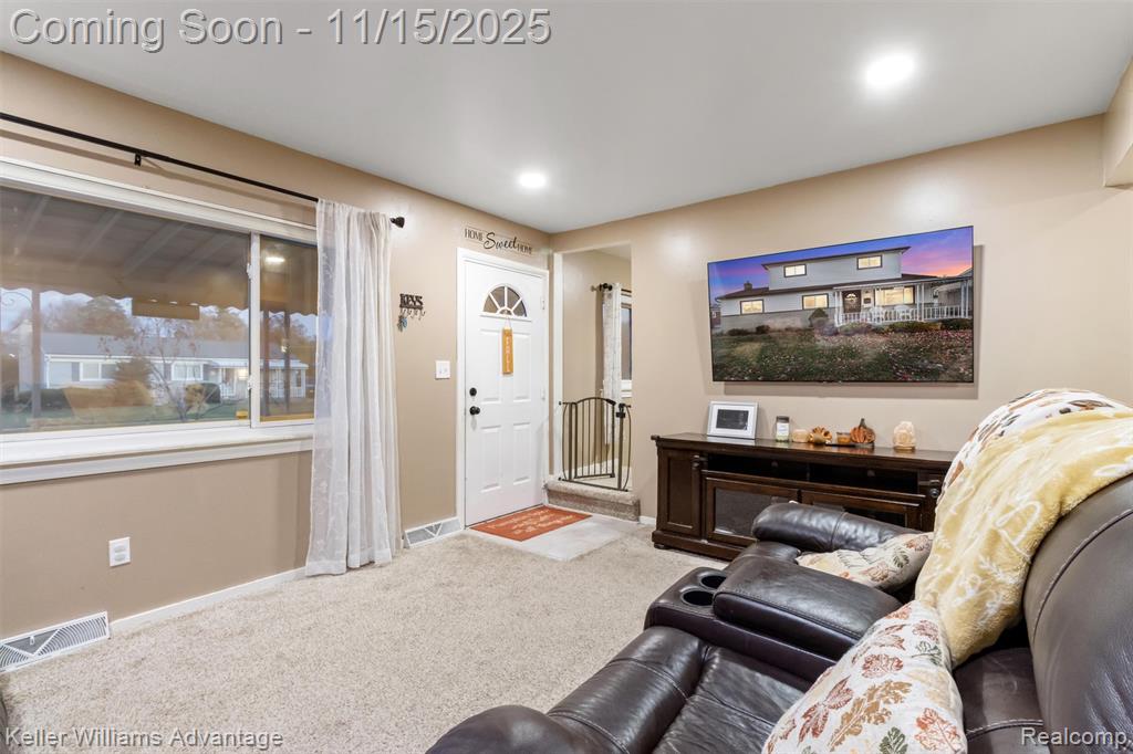 9243 Knolson Street, Livonia, MI 48150 — Photo 4