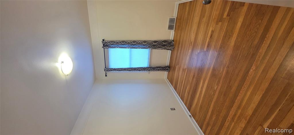 9623 Fairfield Street, Livonia, MI 48150 — Photo 9