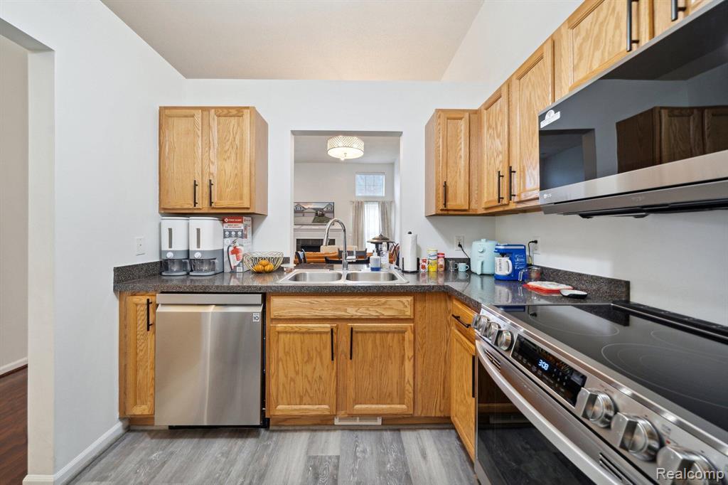 435 Carson Drive, Westland, MI — Photo 14