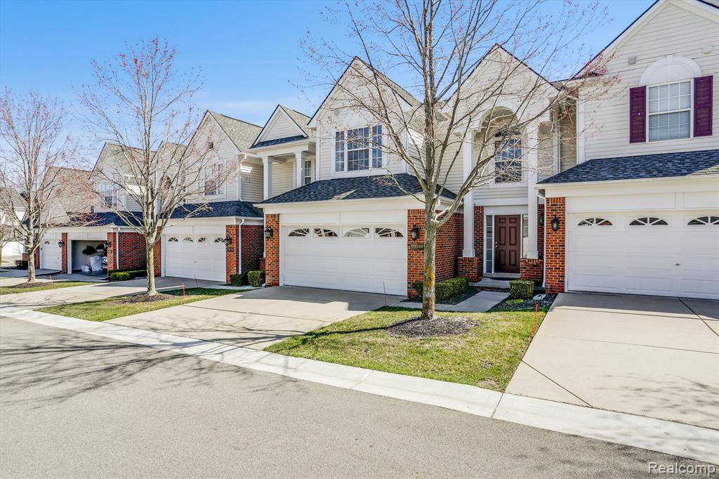 29340 DOUGLAS Drive, 132, Novi, MI 48377 — Photo 2
