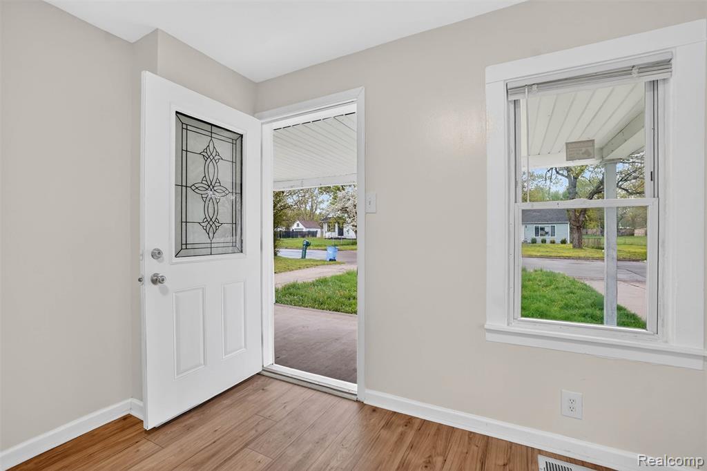 4910 HUGHES Road, Lansing, MI 48910 — Photo 6