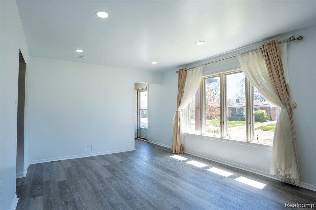 24628 Currier Street, Dearborn Heights, MI 48125 — Photo 8