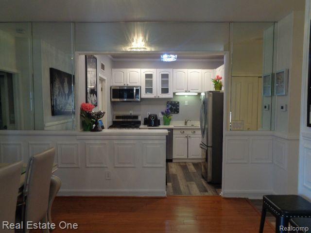 29441 LAUREL Drive, Farmington Hills, MI 48331 — Photo 13
