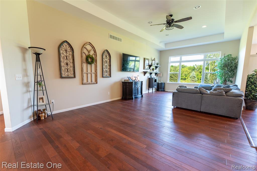 10125 Chase Lake Road, Fowlerville, MI 48836 — Photo 3