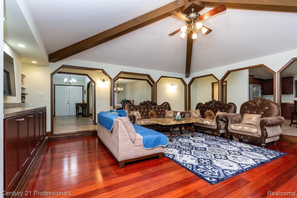 46498 HOUGHTON Drive, Shelby, MI 48315 — Photo 12