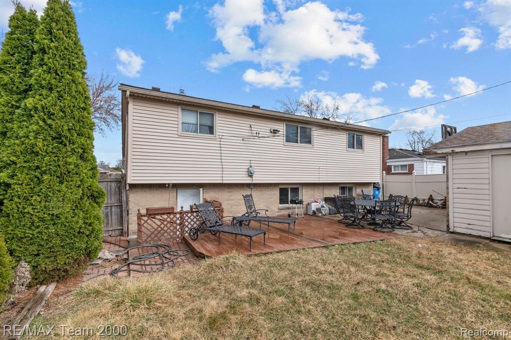 6751 N CHARLESWORTH Street, Dearborn Heights, MI 48127 — Photo 24