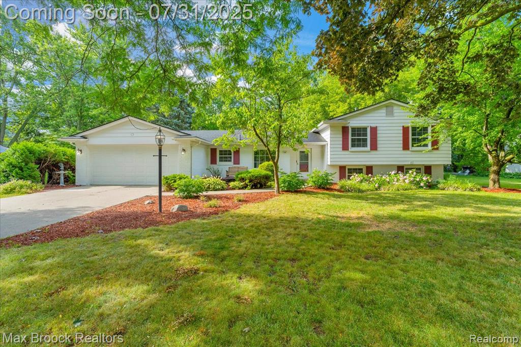 536 Fox River Drive, Bloomfield Hills, MI 48304 — front exterior
