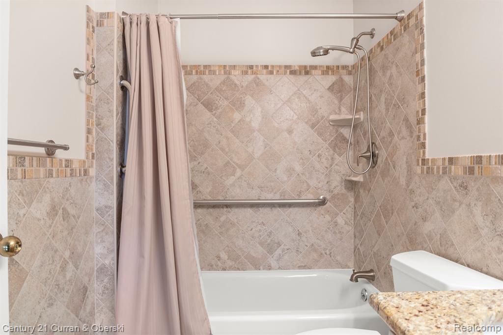 41665 CHARLESTON Lane, Novi, MI 48377 — Photo 25