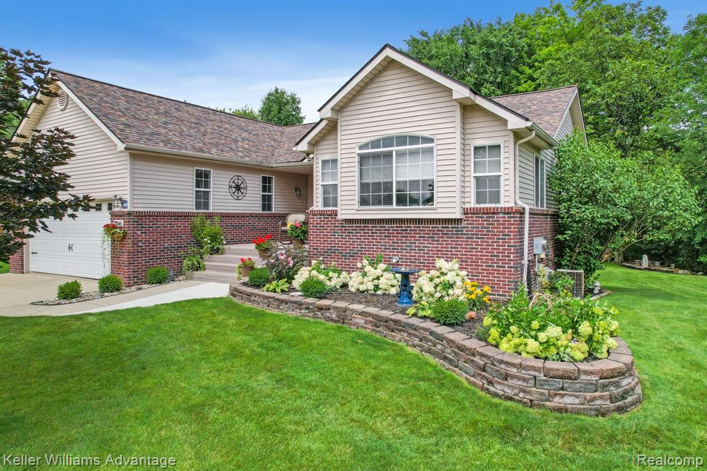 5085 HICKORY Trail, Grand Blanc, MI 48439 — Photo 6