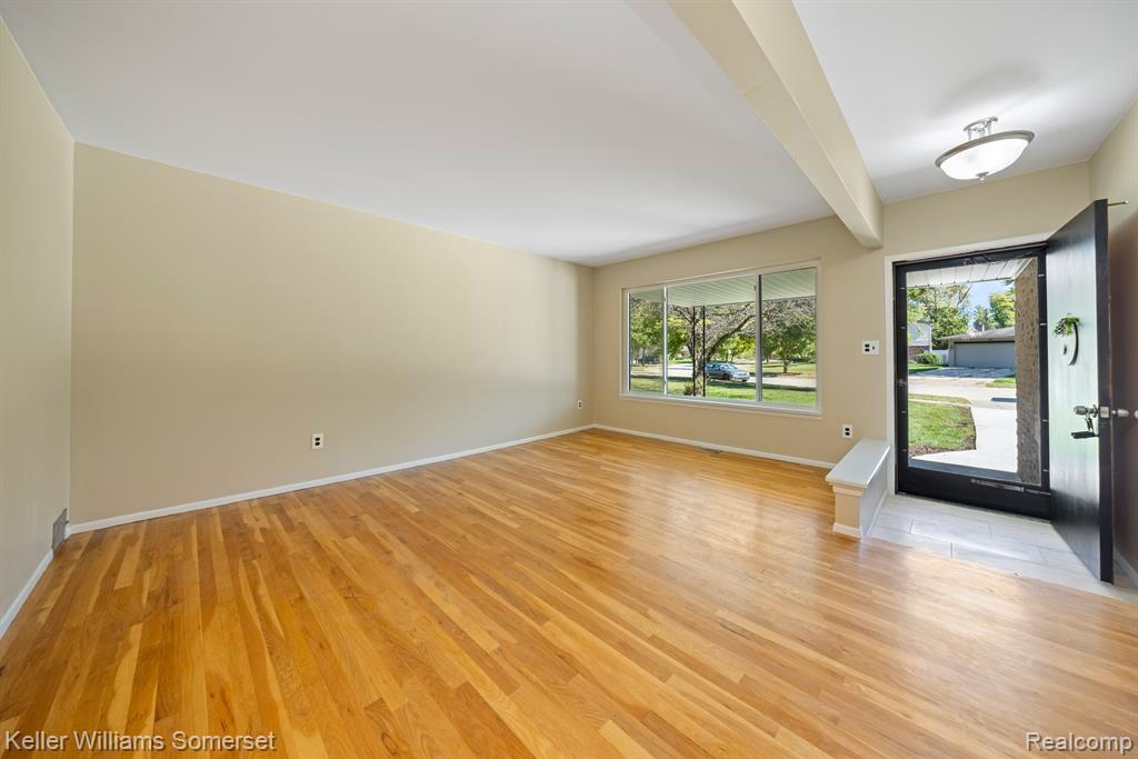 5355 CHURCH HILL Drive, Troy, MI 48085 — Photo 6
