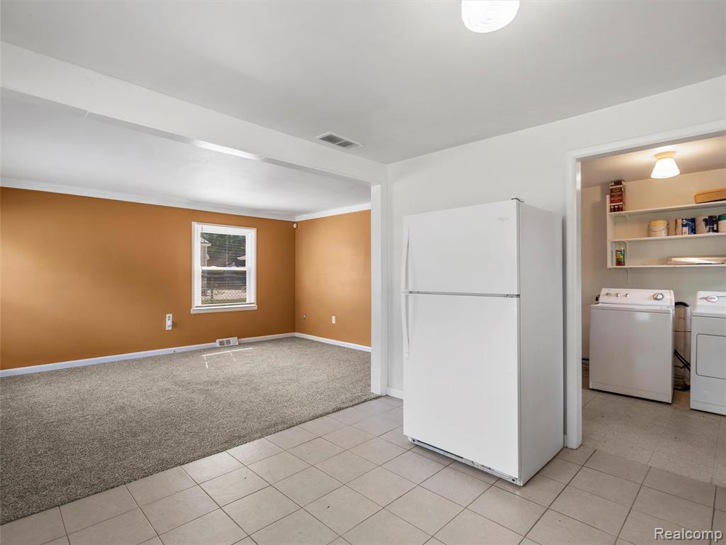 594 E Barrett Avenue, Madison Heights, MI 48071 — Photo 18