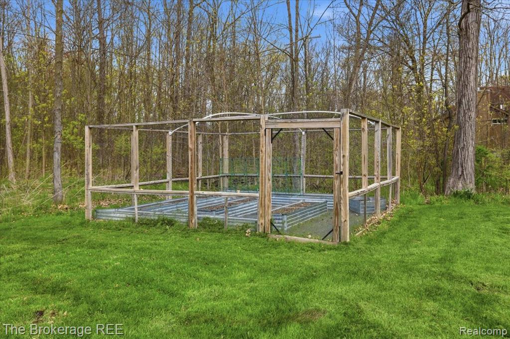 8254 Nichols Road, Gaines Vlg, MI 48436 — Photo 10