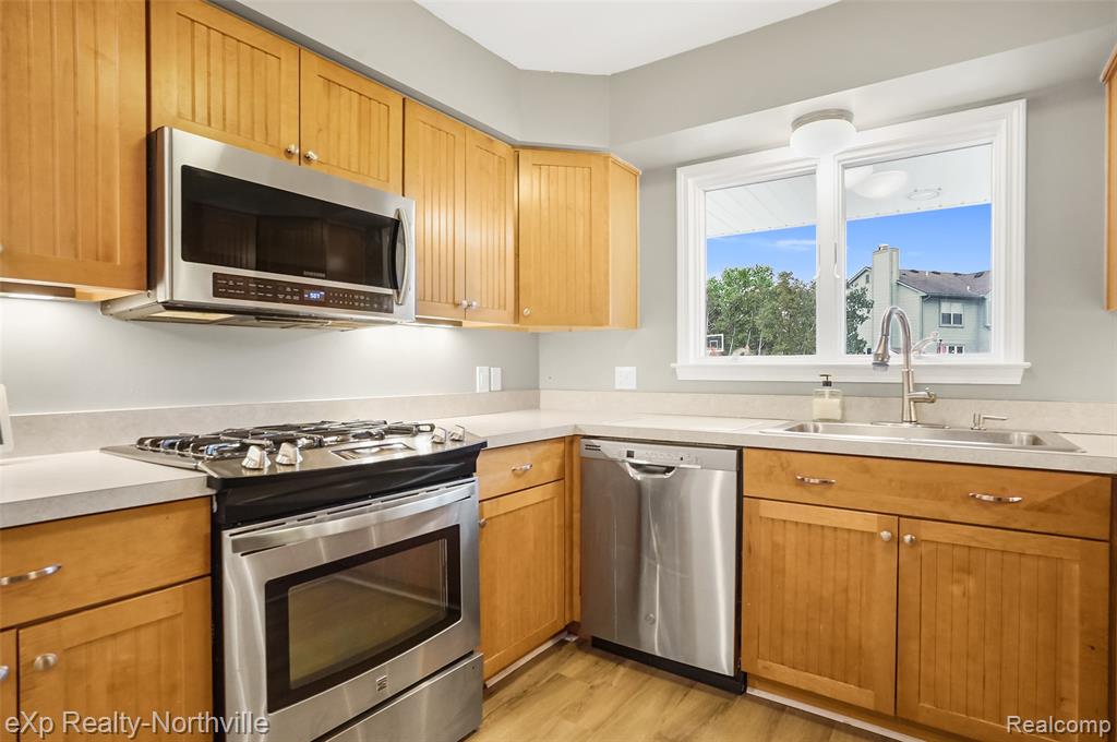 1929 Hopkins Drive, Wixom, MI 48393 — Photo 23