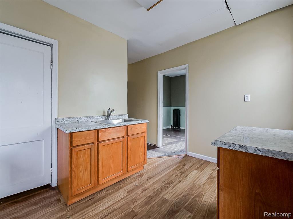 5303 IROQUOIS Street, Detroit, MI 48213 — Photo 15