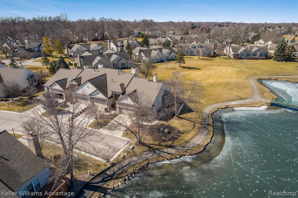 39547 CHAMPION Court, Northville, MI 48168 — Photo 40