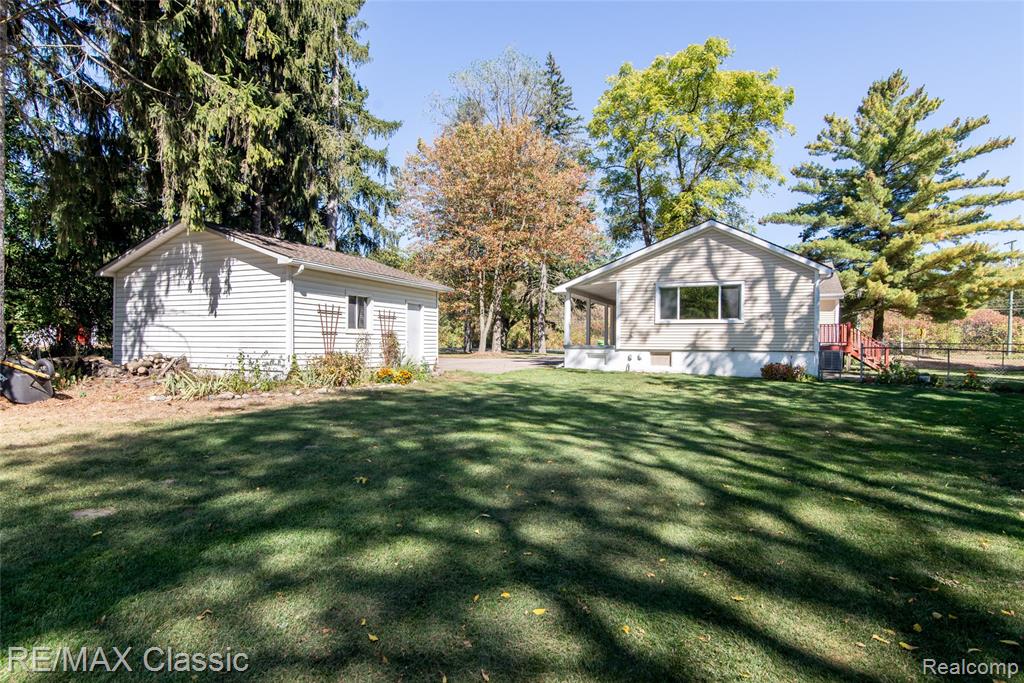 590 Bogie Lake Road, White Lake, MI 48383 — Photo 33