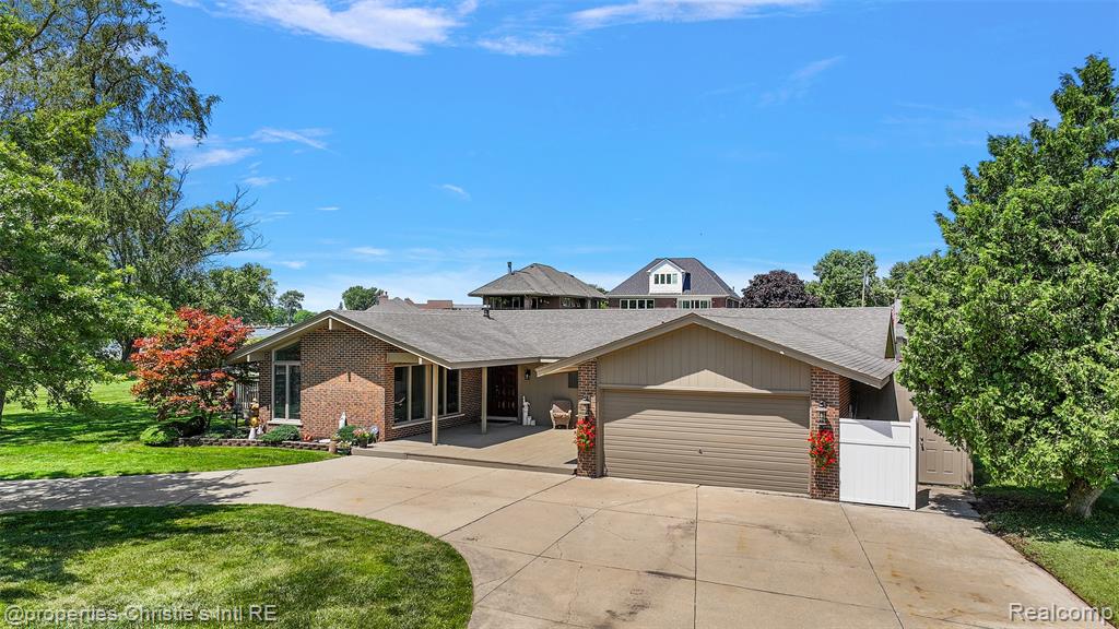 37337 LAKESHORE Drive, Harrison Township, MI — Photo 2