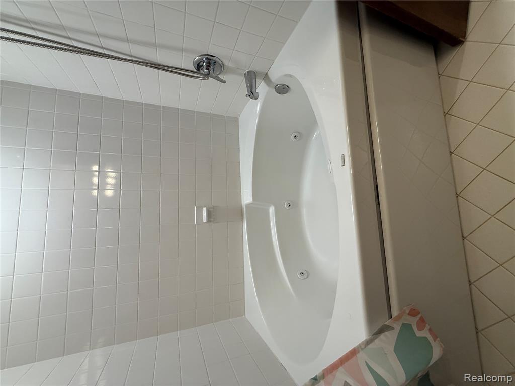 6302 Laurentian Court, Flint, MI 48532 — Photo 25