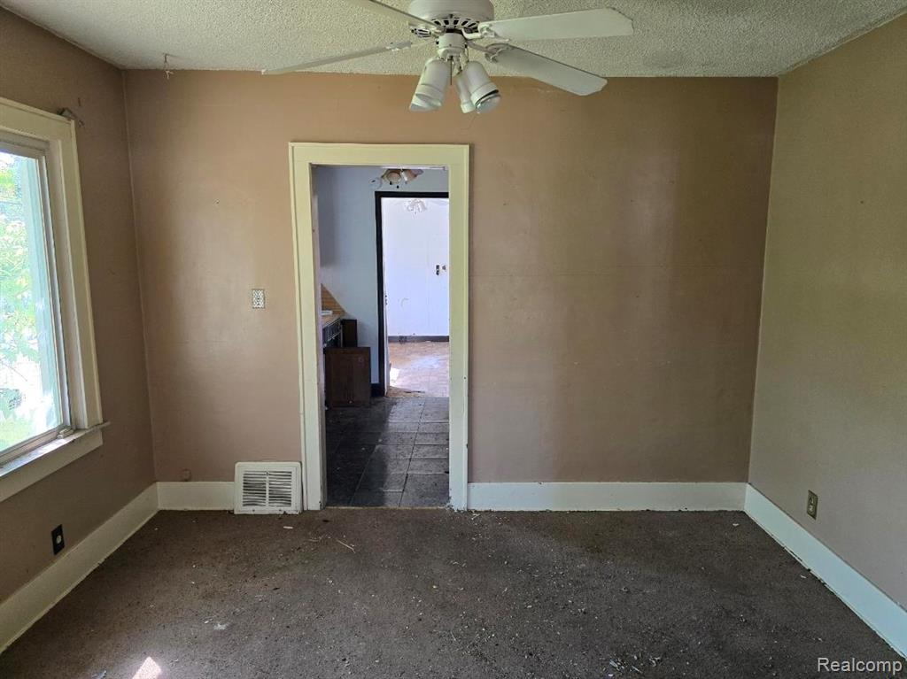 946 E Bundy Avenue, Flint, MI 48505 — Photo 10