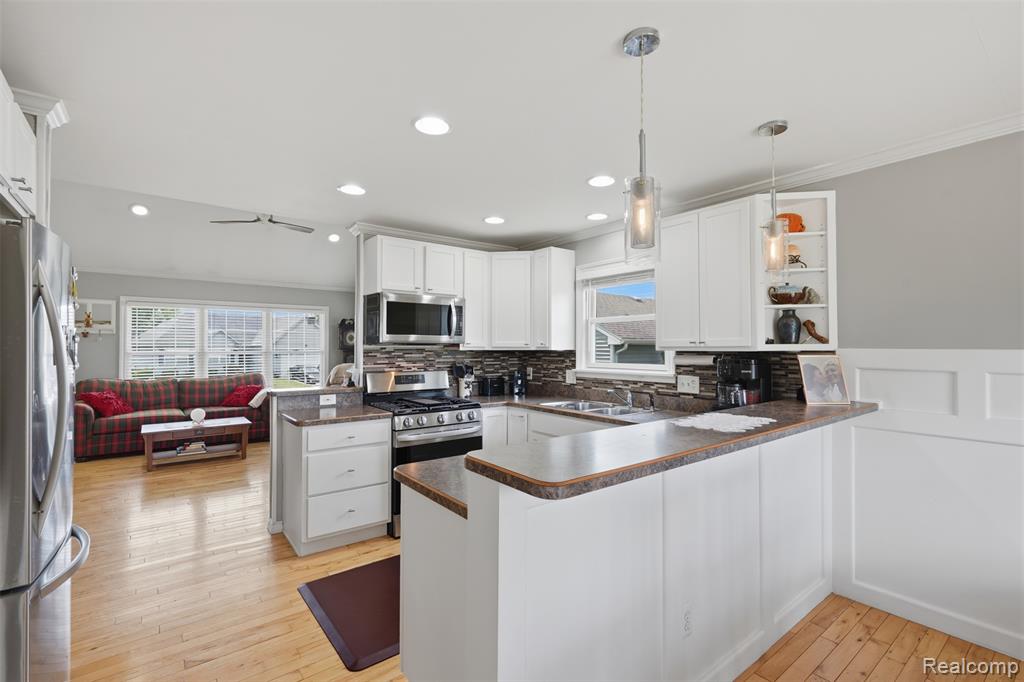 3477 Amber Oaks Drive, Howell, MI 48855 — Photo 12