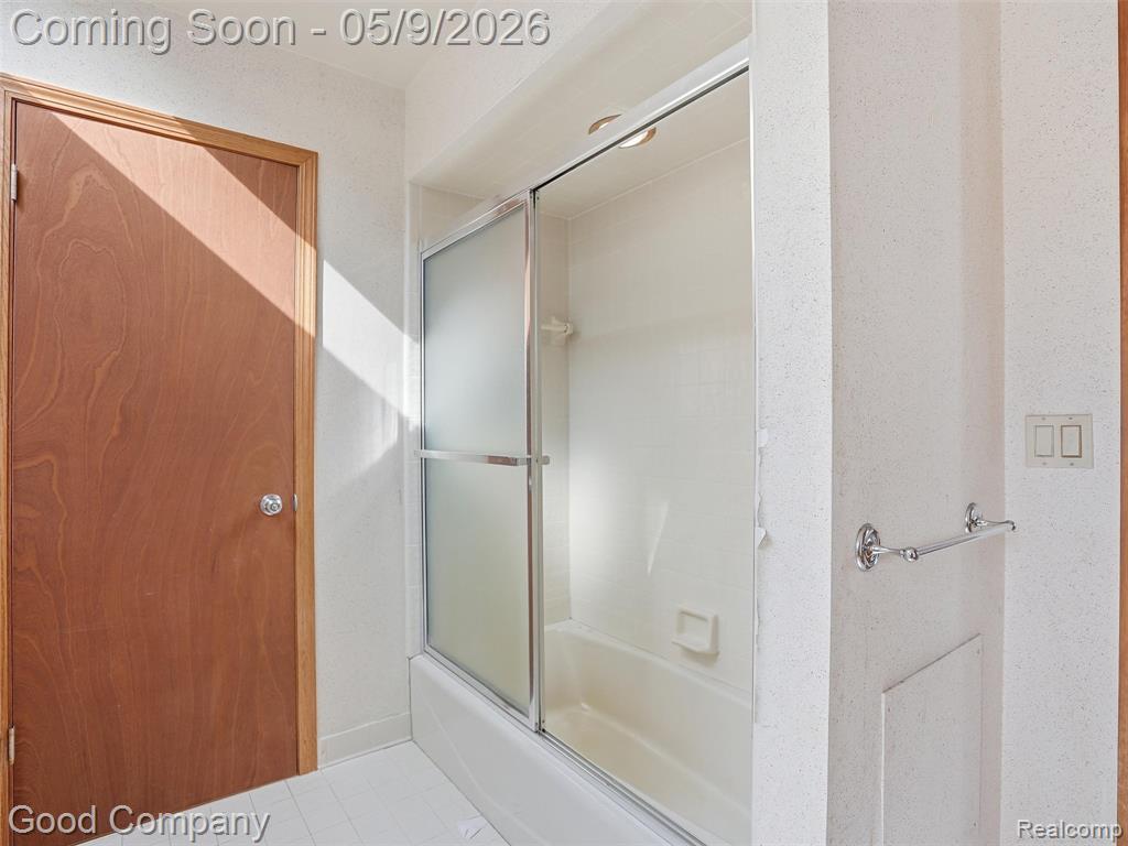 6733 Bloomfield Lane, West Bloomfield, MI — Photo 32