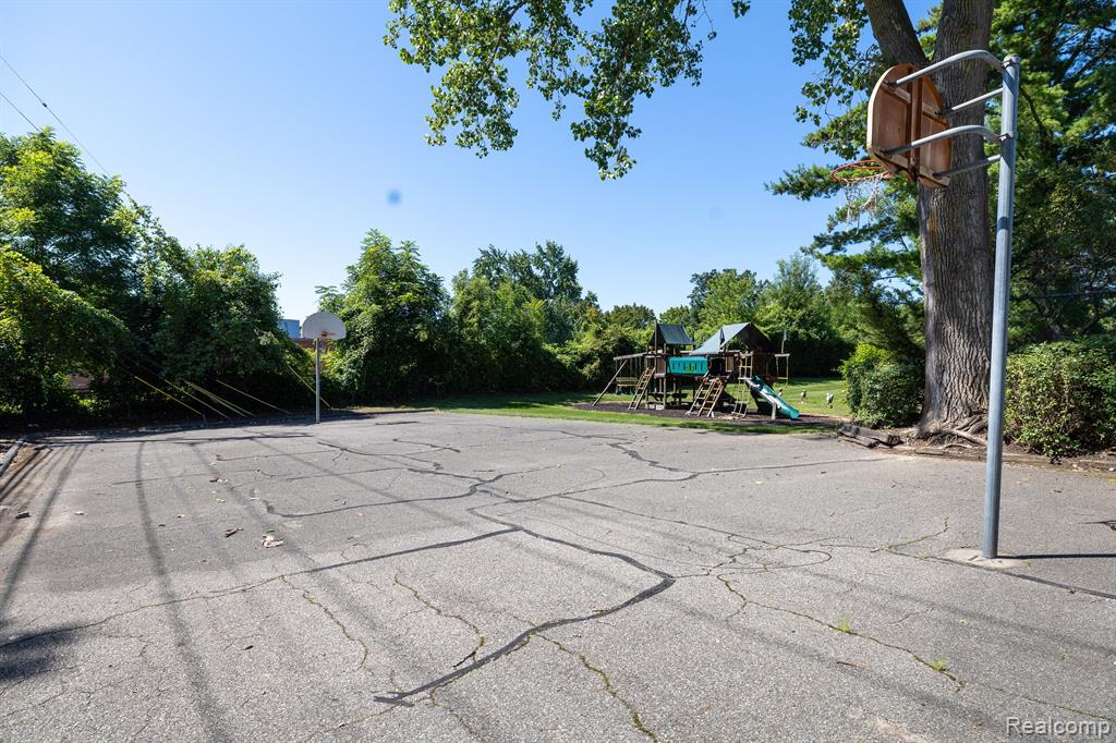6825 ALDERLEY Way, West Bloomfield, MI — Photo 48