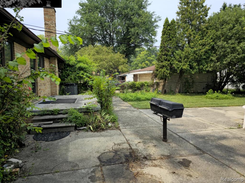 9036 Merriman Road, Livonia, MI 48150 — Photo 24