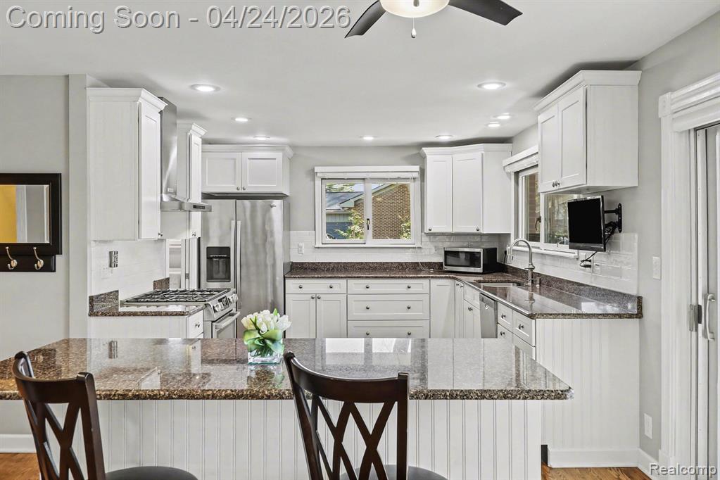 1085 Abseguami Trail, Lake Orion, MI 48362 — Photo 12