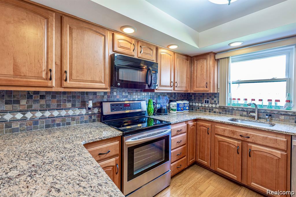 4426 Knightsbridge Lane, West Bloomfield, MI 48323 — Photo 3