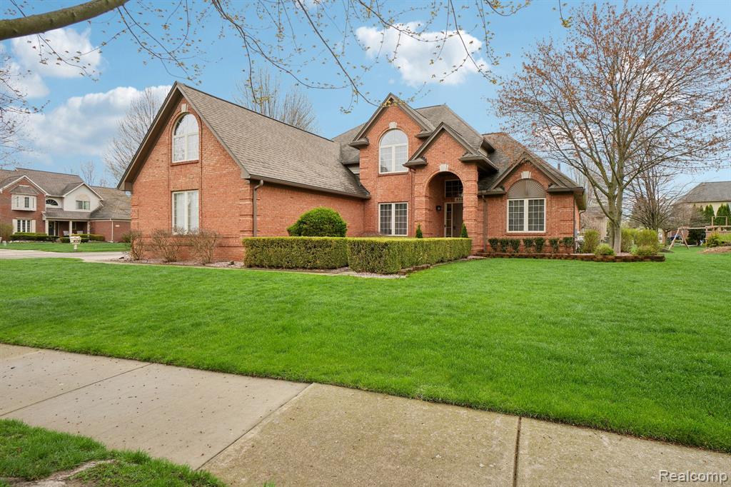6962 Muirfield Dr. Drive, Shelby Twp, MI 48316 — front exterior
