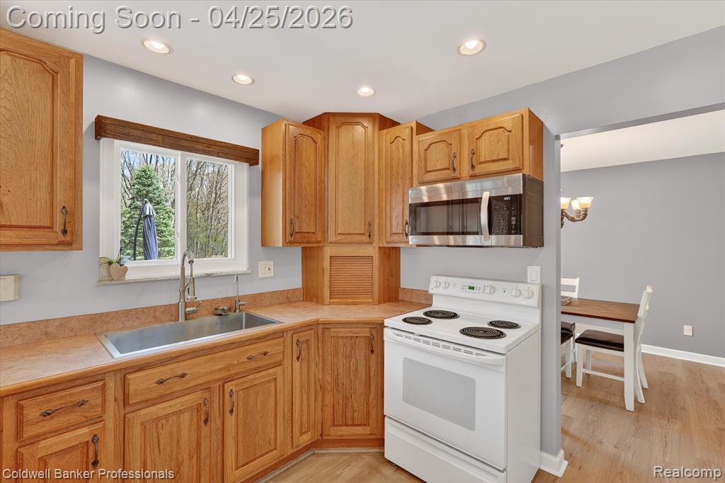 8303 Belle Bluff Drive, Grand Blanc, MI 48439 — Photo 11