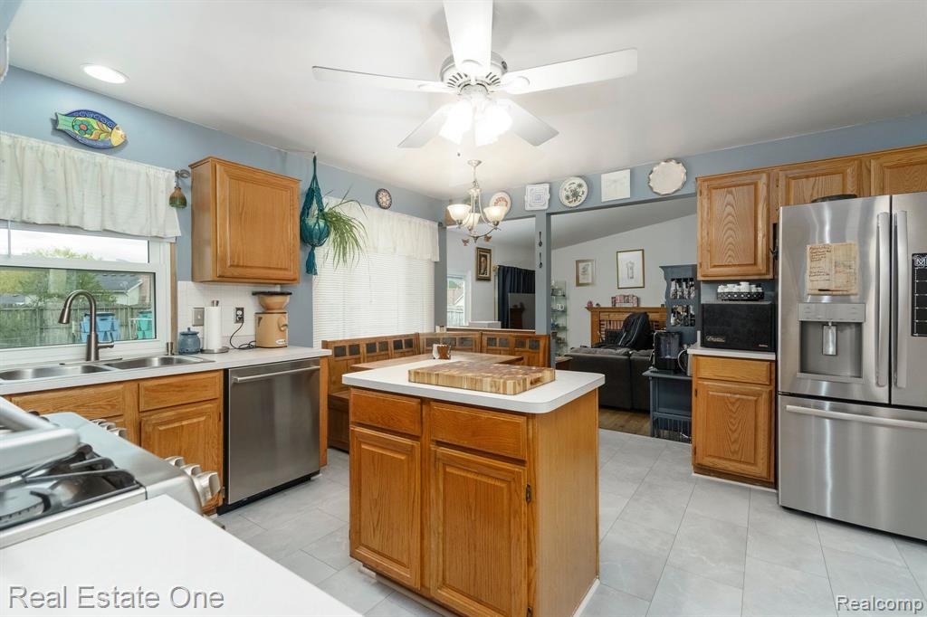 4067 HIGHVIEW, Waterford, MI 48329 — Photo 16