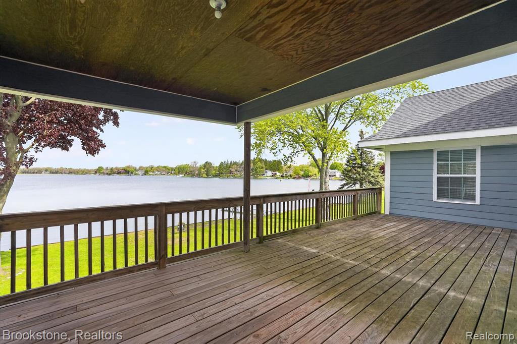 3695 Lotus Drive, Waterford, MI 48329 — Photo 41